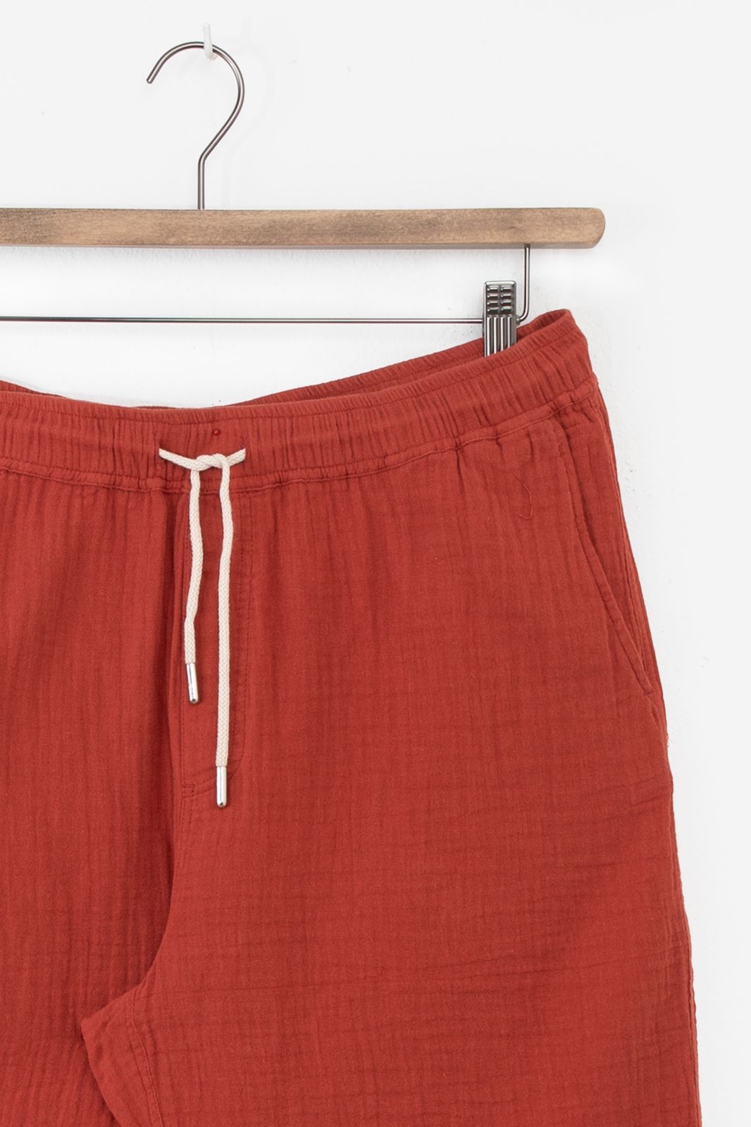 Donkerrode mousseline shorts