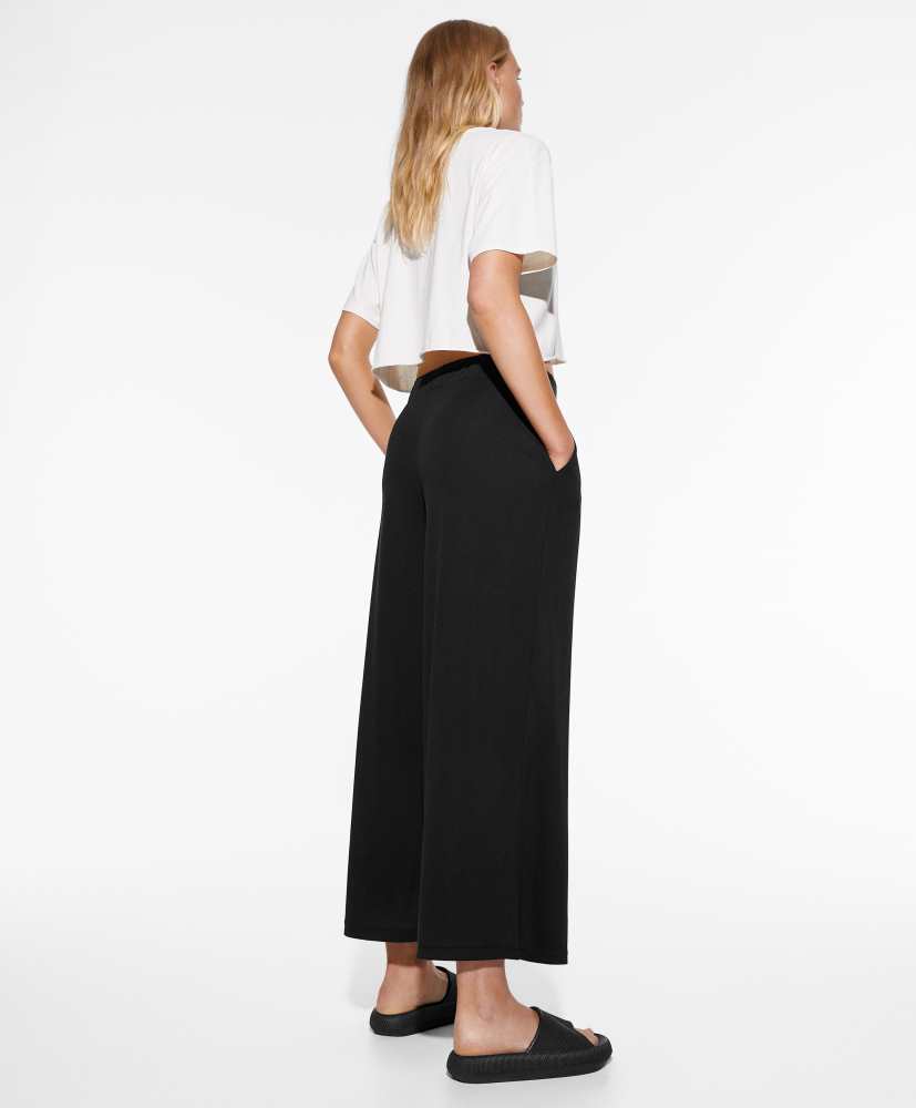 Calça cropped de modal