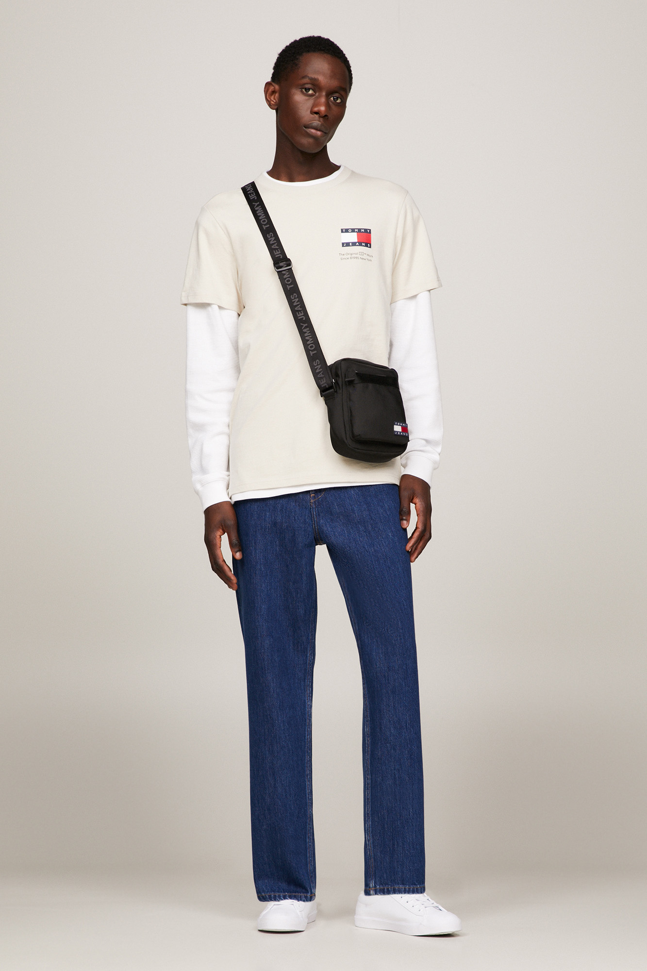 Bolsa de ombro masculina Tommy Jeans com bandeira