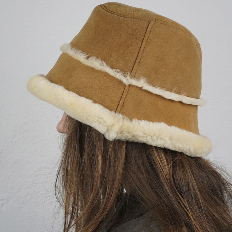 Lovelies SEMERU - DOUBLE FACE SHEARLING BUCKET HAT Camel /winter whi
