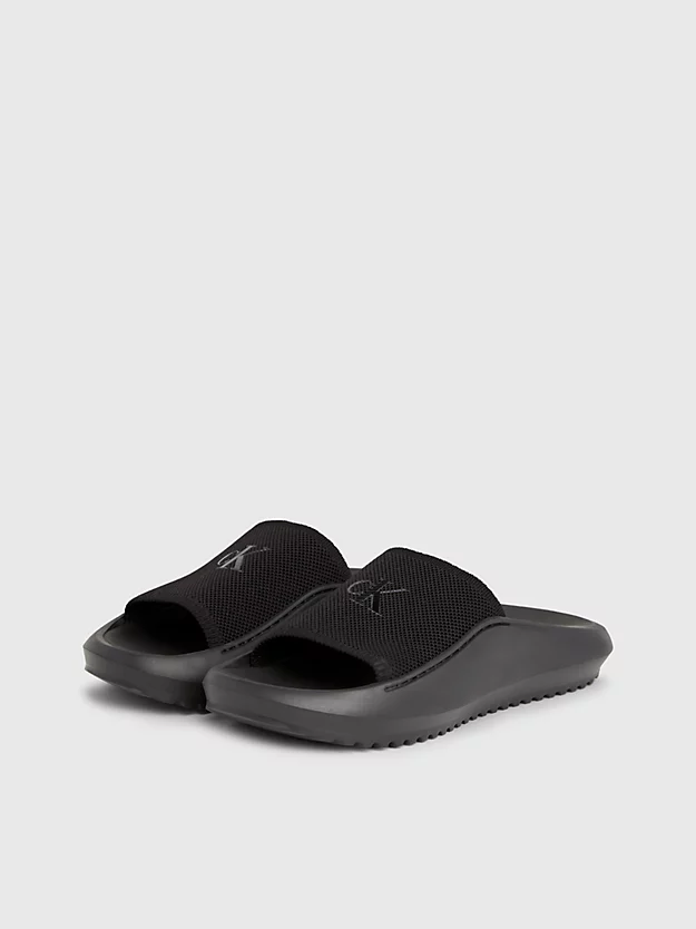 Chinelo com logotipo híbrido