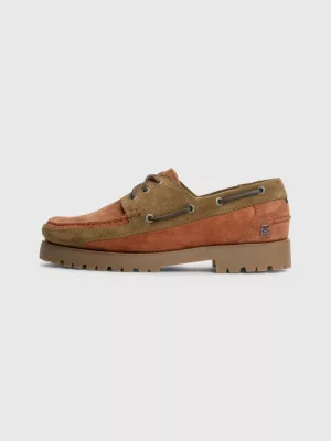 Sapatos náuticos clássicos de camurça com travas
