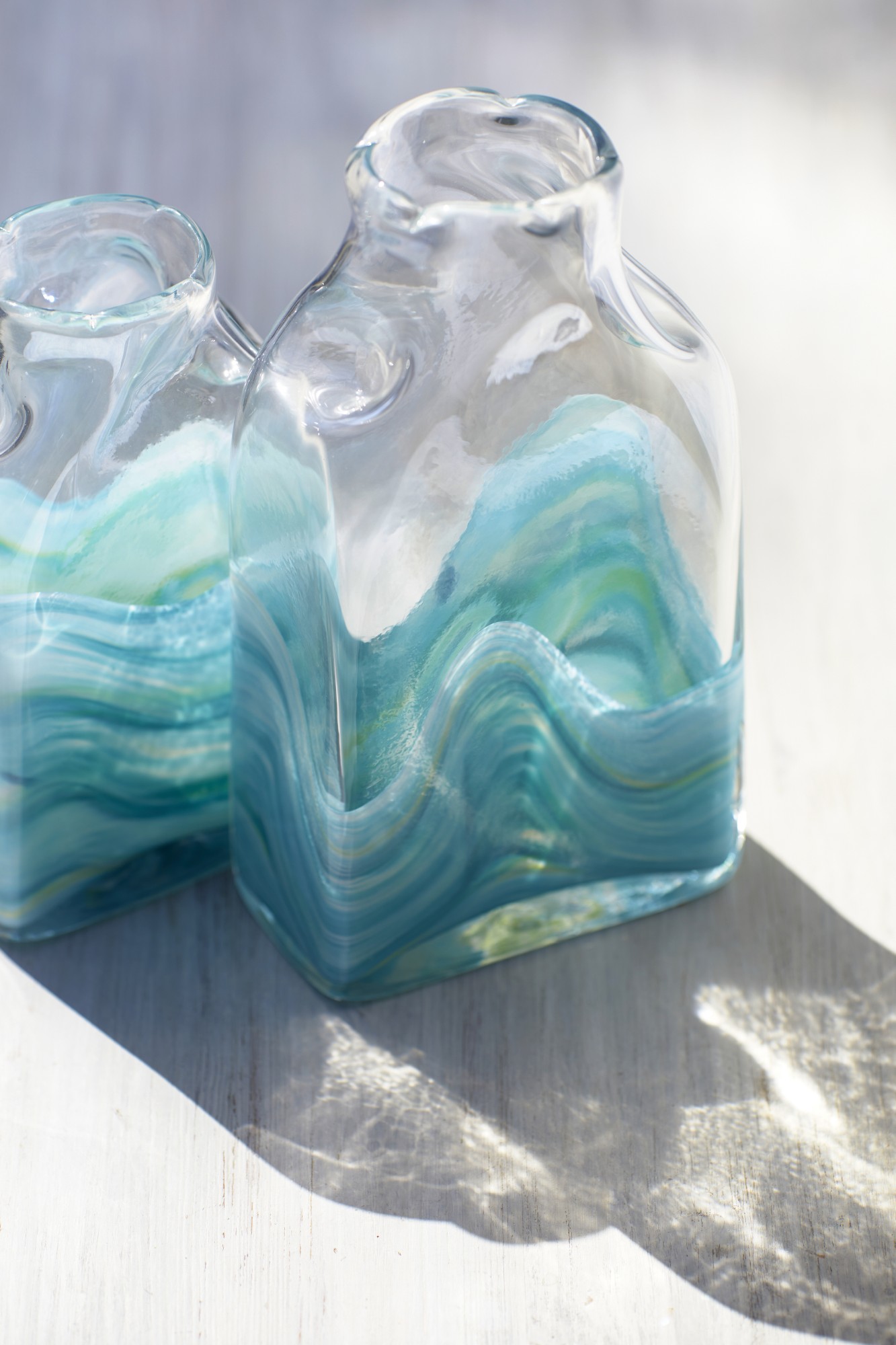 Glasvase 'Swirl', blau/grün, B 18 cm, H 34 cm, T 9,5 cm von fischer's lagerhaus
