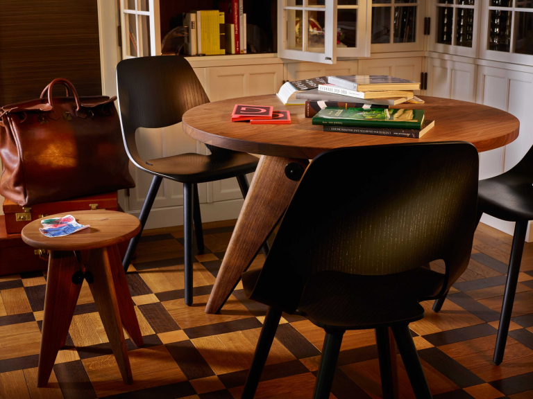 Vitra Tabouret Solvay kruk Amerikaans noten, geolied
