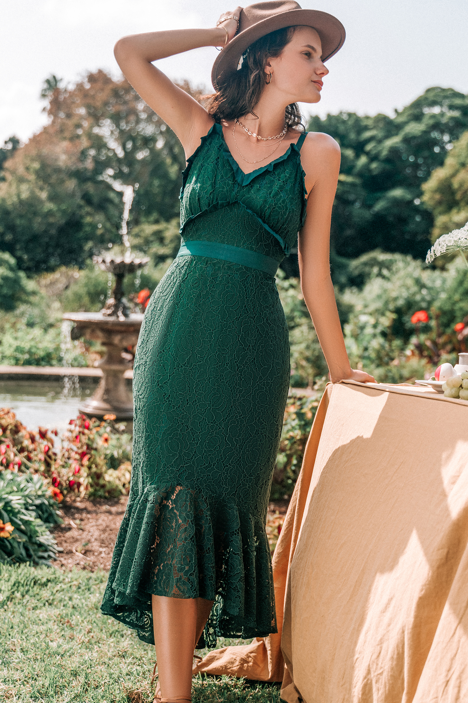Robe midi sans manches à ourlet sirène en dentelle olive