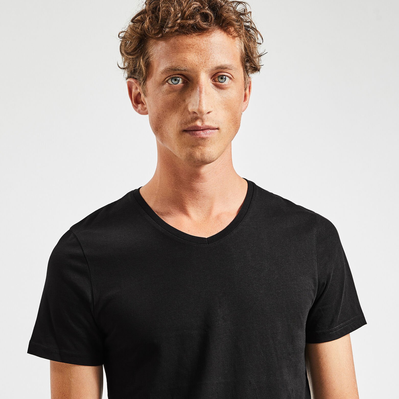 Tee shirt basique col V coton issu de l'agri biolo Noir