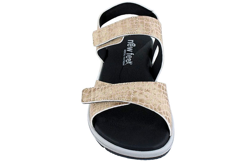 NEW FEET PRÆGET SANDAL I SØLVFARVET MIKROFIBER
