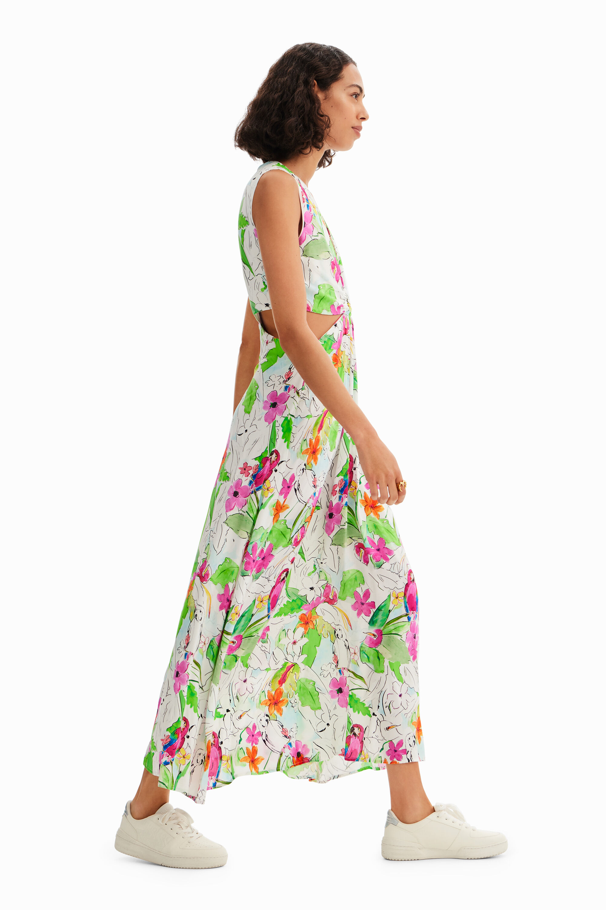Vestido longo com recortes