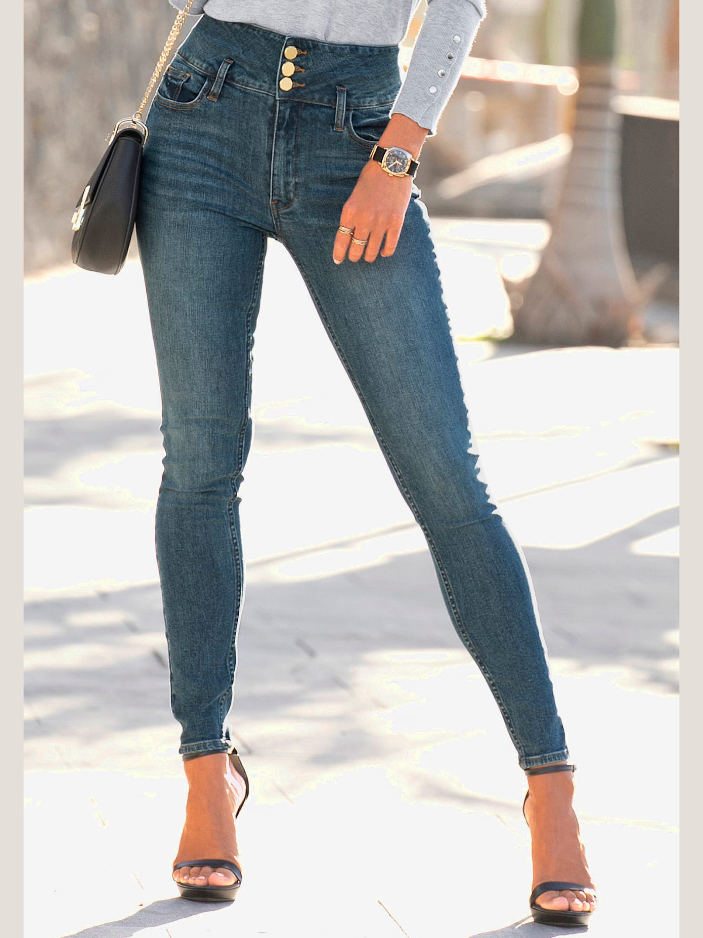 Jean taille haute large ceinture à boutons