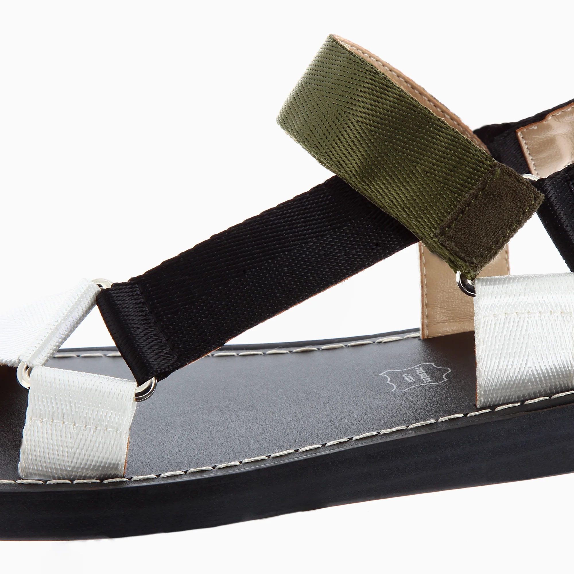 Sandales plates-Sandales plates Laurence en tissus kaki, noir et blanc