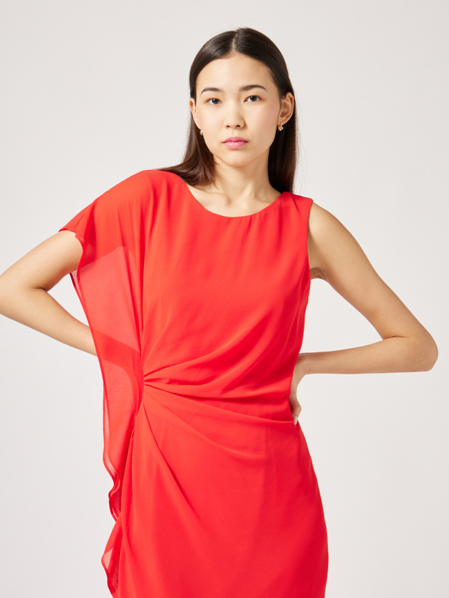 Robe courte asymétrique