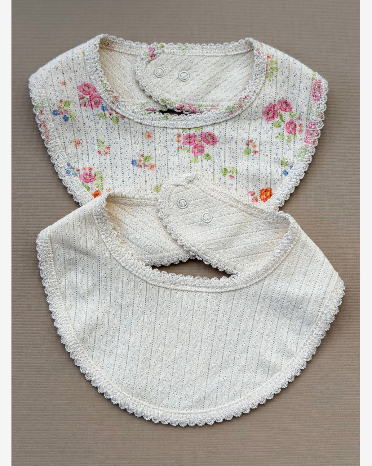 Siklesmekke 2pk – 100% Øko Bomull, Pointelle | Minnie 2 Pack Bib
