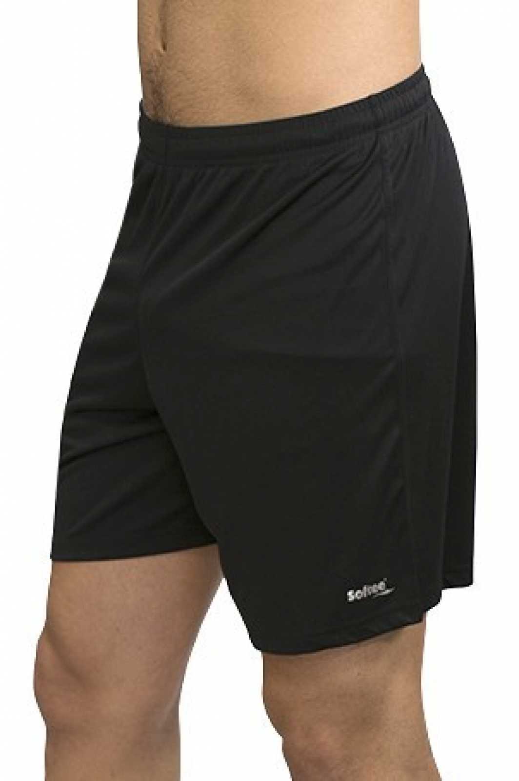 Shorts Softee com bolsos frontais, pretos.