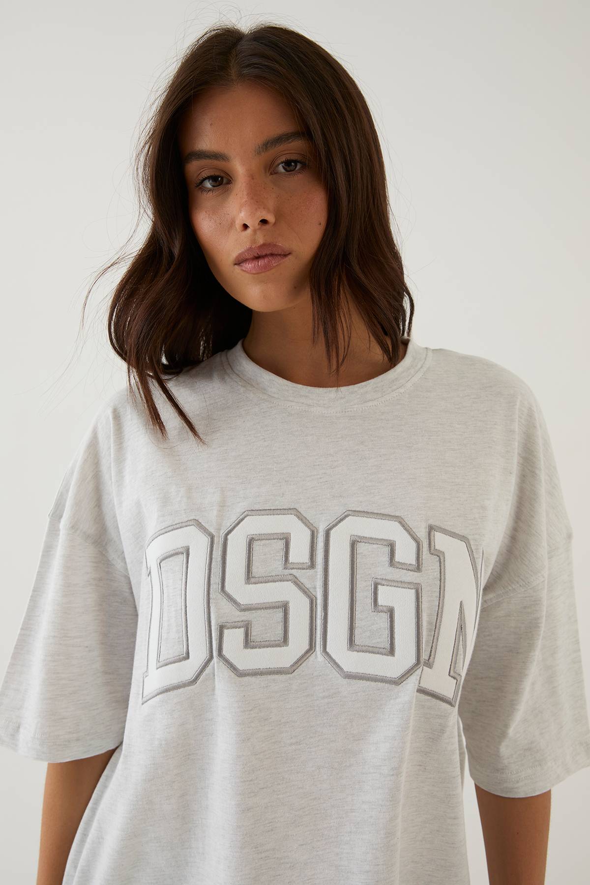 T-shirt Oversize À Appliqué Collégial Dsgn Studio
