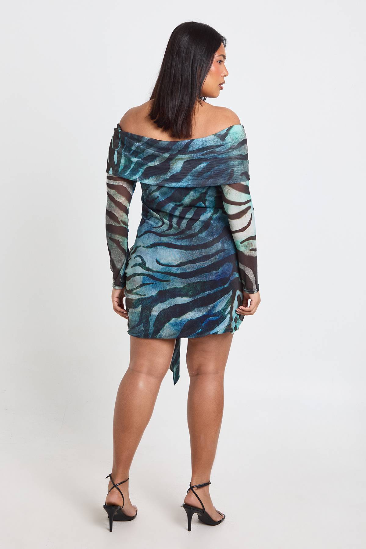 boohoo Robe Mini Grande Taille Imprimé Animalier Mixte Col Bardot Avec Nœud Devant