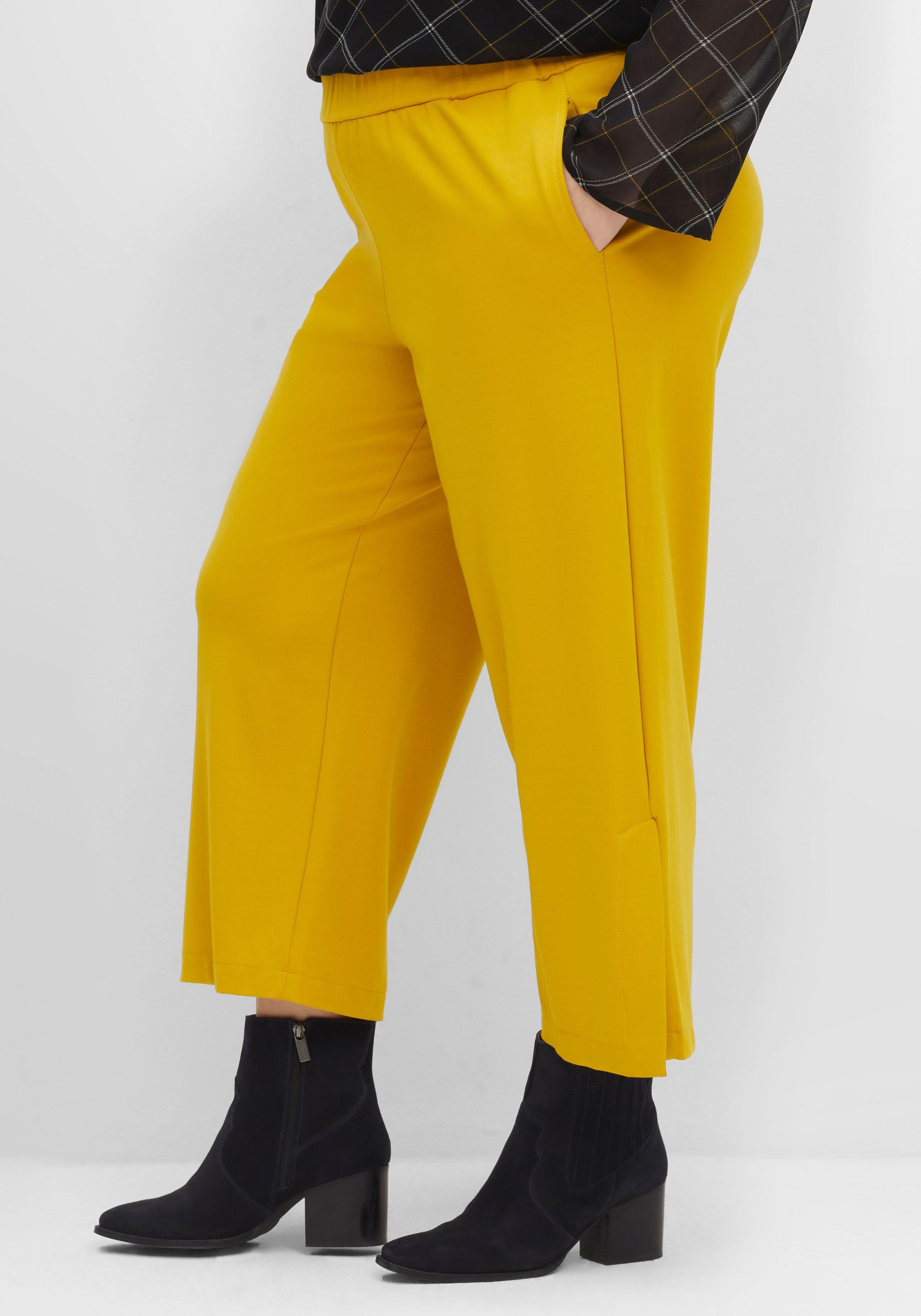 Weite 7/8-Hose mit Schlupfbund und hohem Schlitz