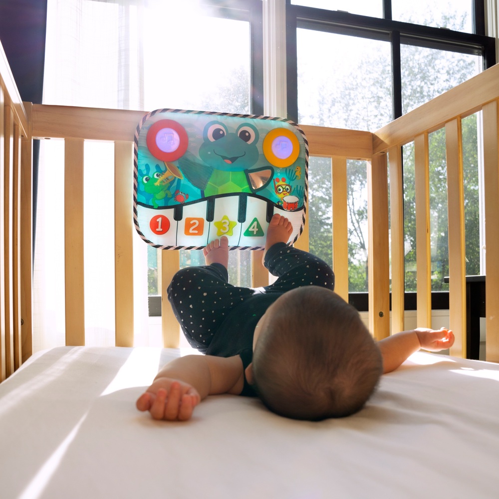 Baby Einstein Ocean Explorers Neptune's Kick & Explore Musikalisches Trittkissen & Babybettspielzeug