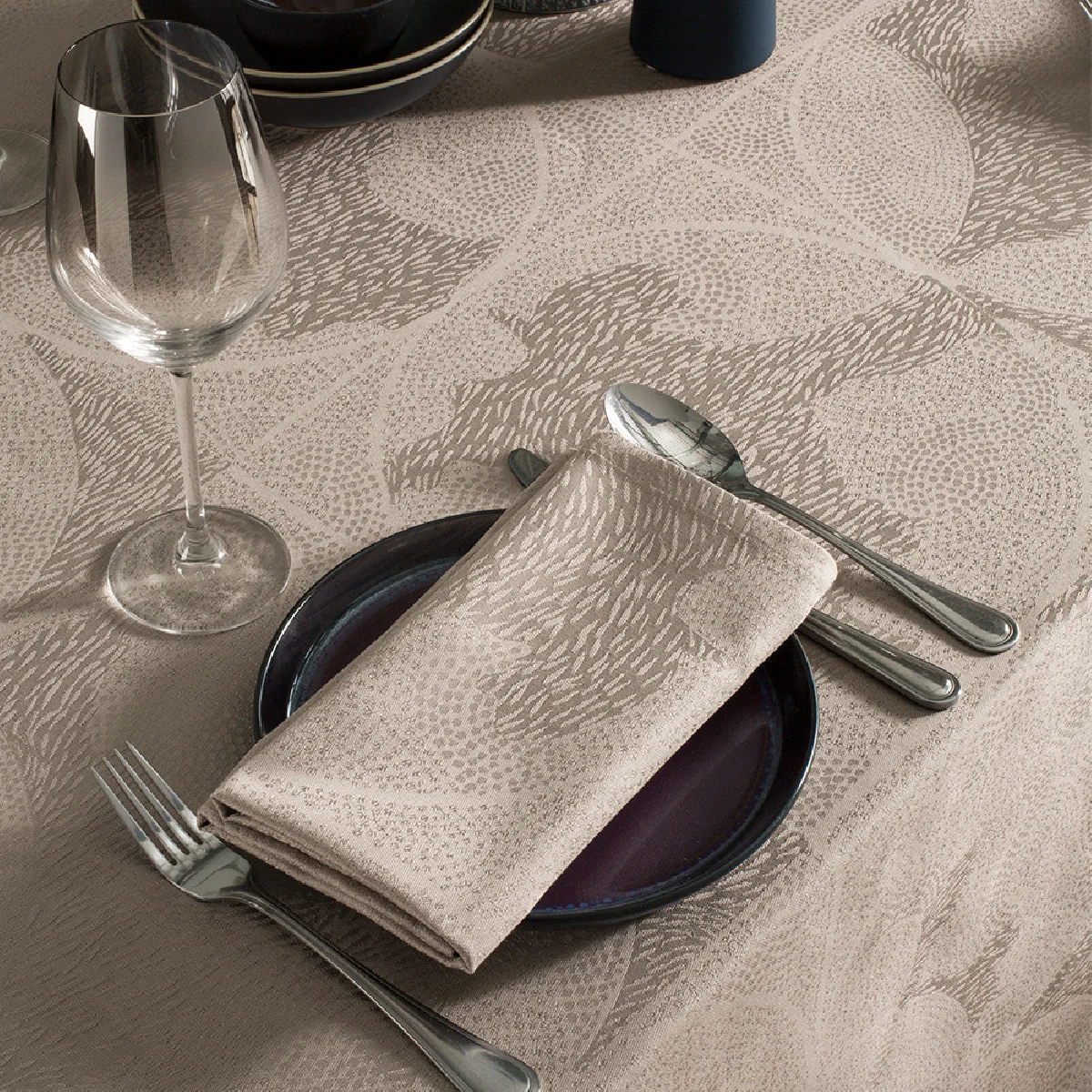 Nappe enduit imperméable pur coton brun 150X150 Garnier Thiebaut