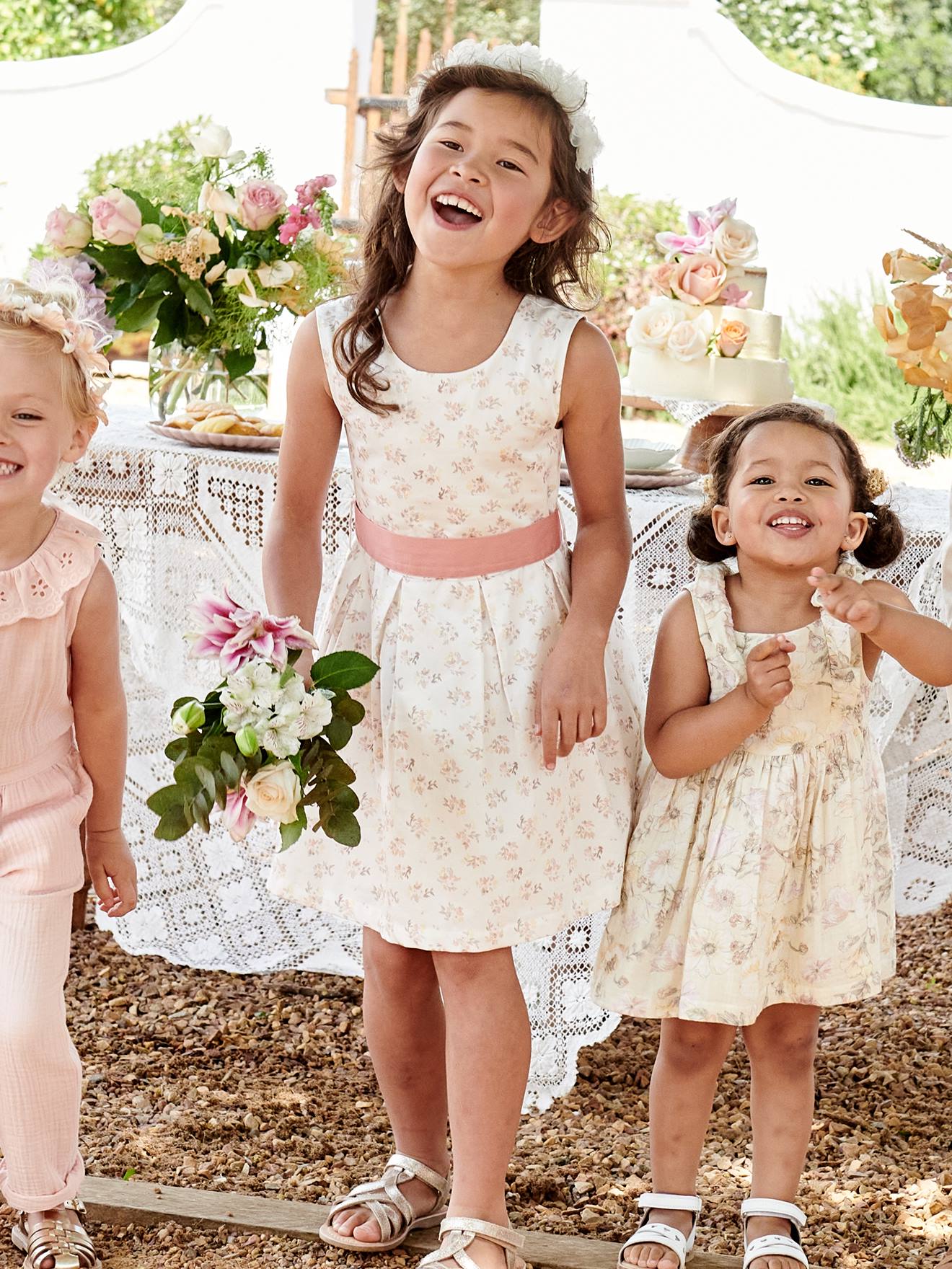 Vestido de cerimônia com flores em aquarela na barra, para menina, branco-creme
