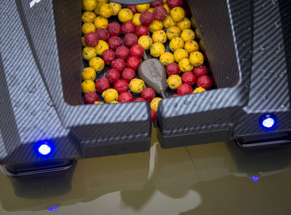 Bateau Amorceur BaitStar Baitboats Xpert Carbon AllinOne (lance-appâts, GPS & sondeur)
