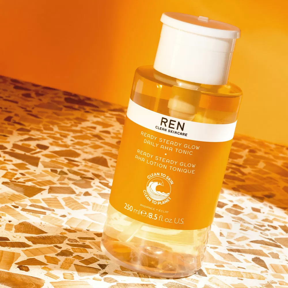 REN Radiance Ready Steady Glow Daily AHA Tonic - 250 ml.