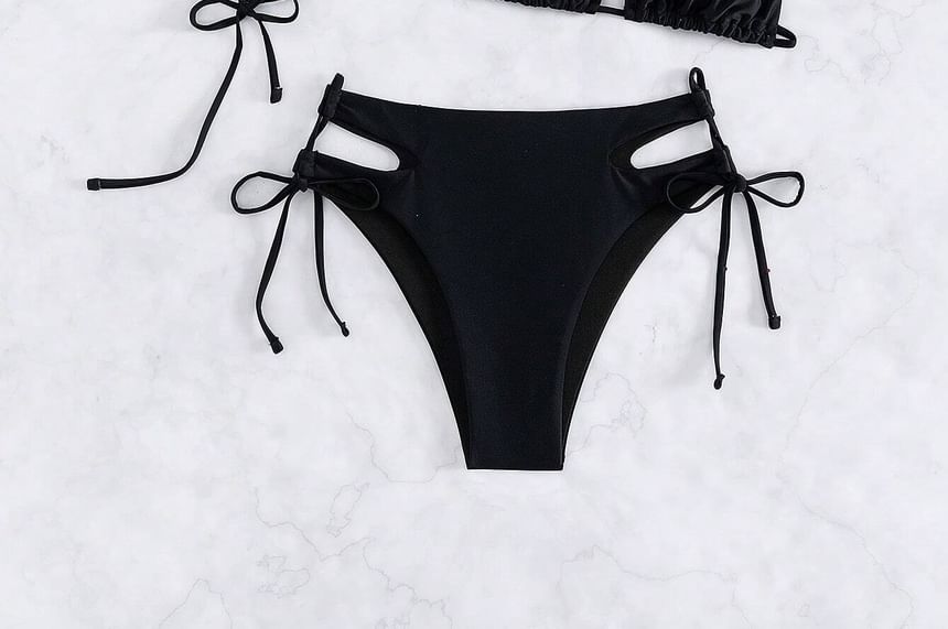 Salanghae - Set: halter bikinitop + bikinibroekje met uitsparingen + kort T-shirt met tekstopdruk