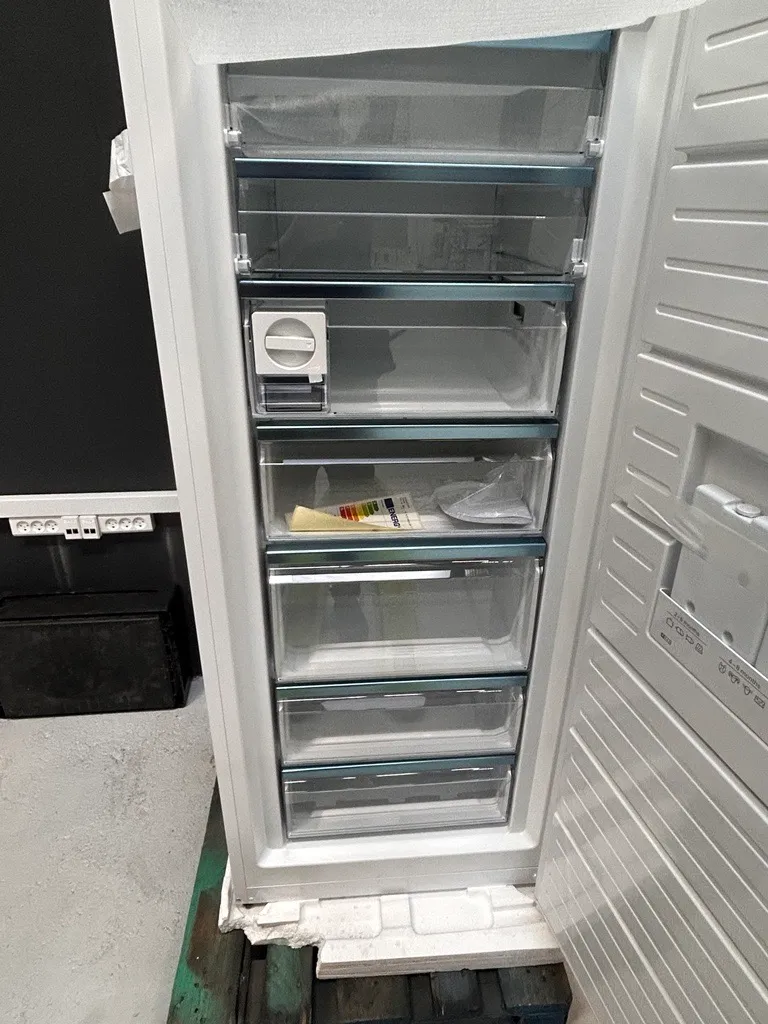 [OUTLET] - Siemens iQ500 GS54NAWCV - Fryser - stående - bredde: 70 cm - dybde: 78 cm - højde: 176 cm - 328 liter - Klasse C - hvid