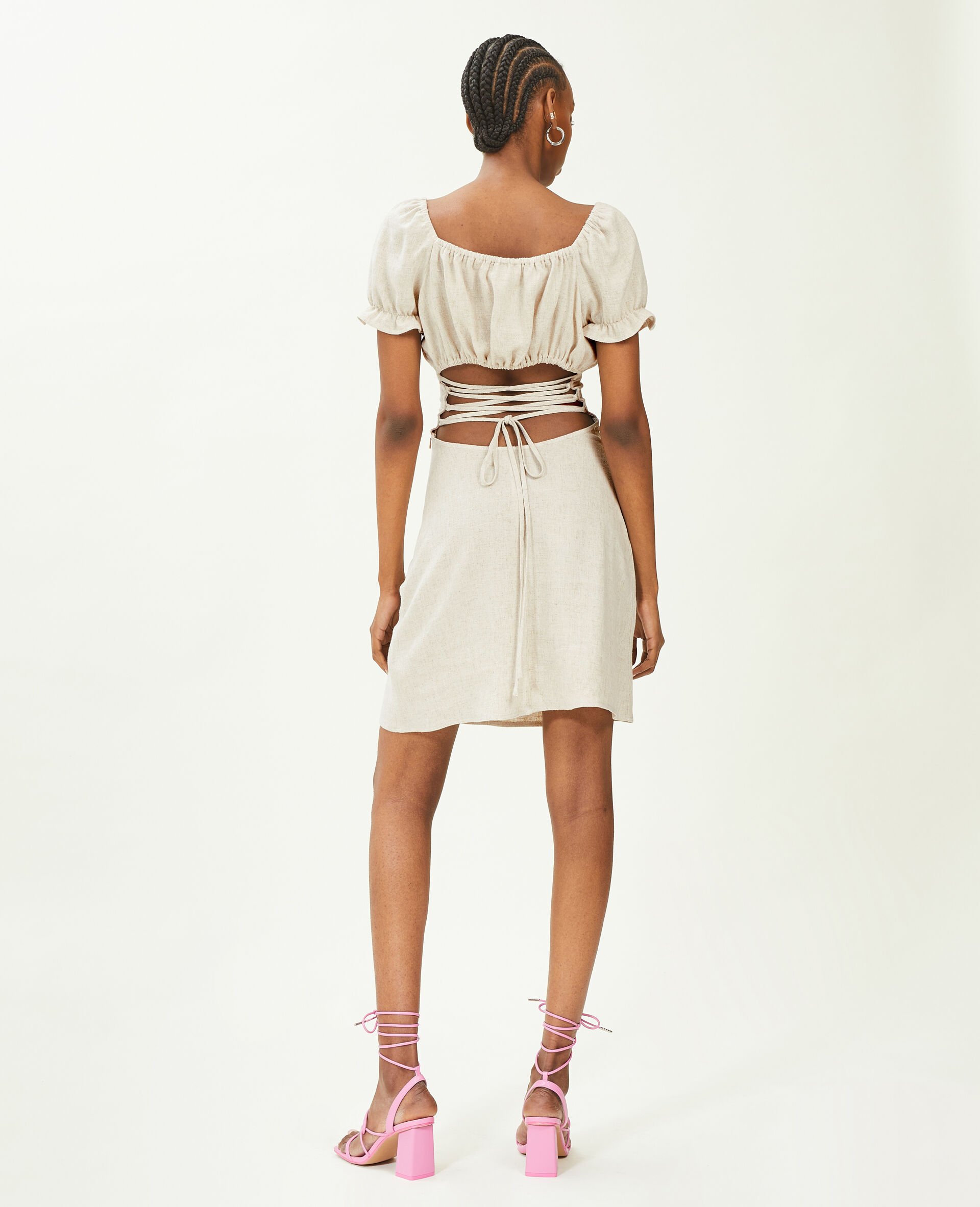 Robe courte dos-nu avec laçage - Beige