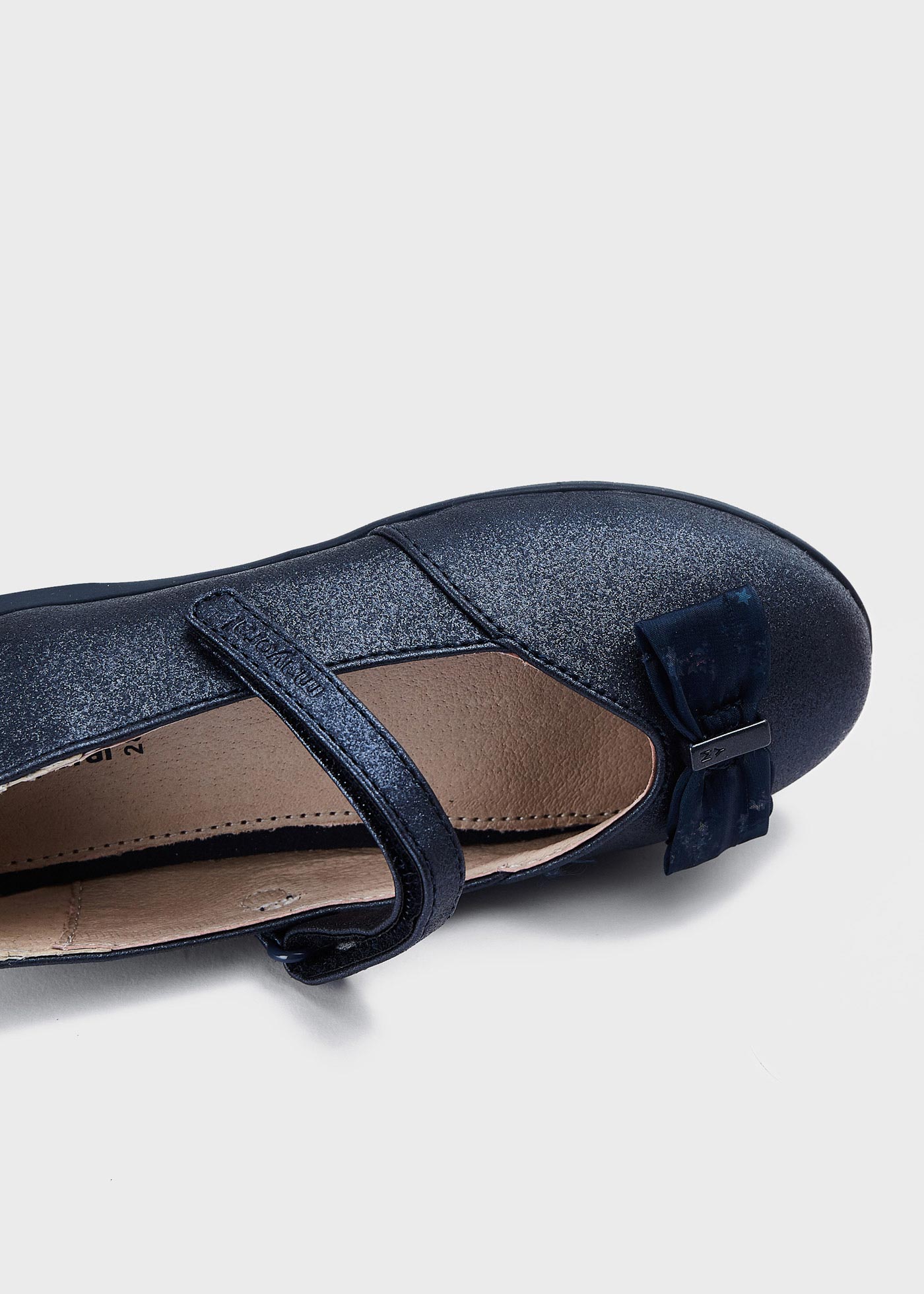 Sapato estilo Mary Jane com palmilha com laço, em couro sustentável, para meninas.
