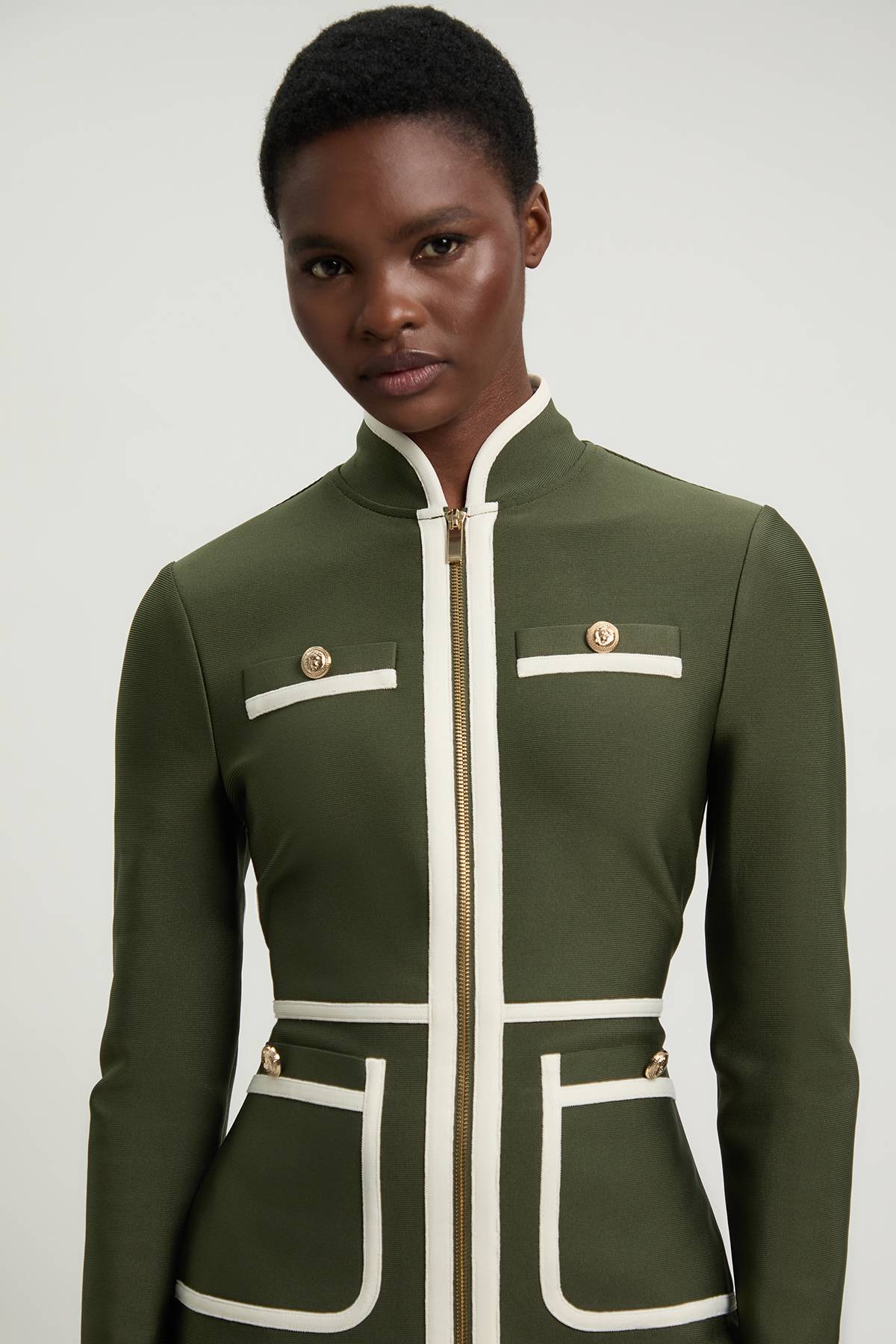 KarenMillen Robe Mini Militaire Moulante en Maille Bandage avec Détail de Passepoil