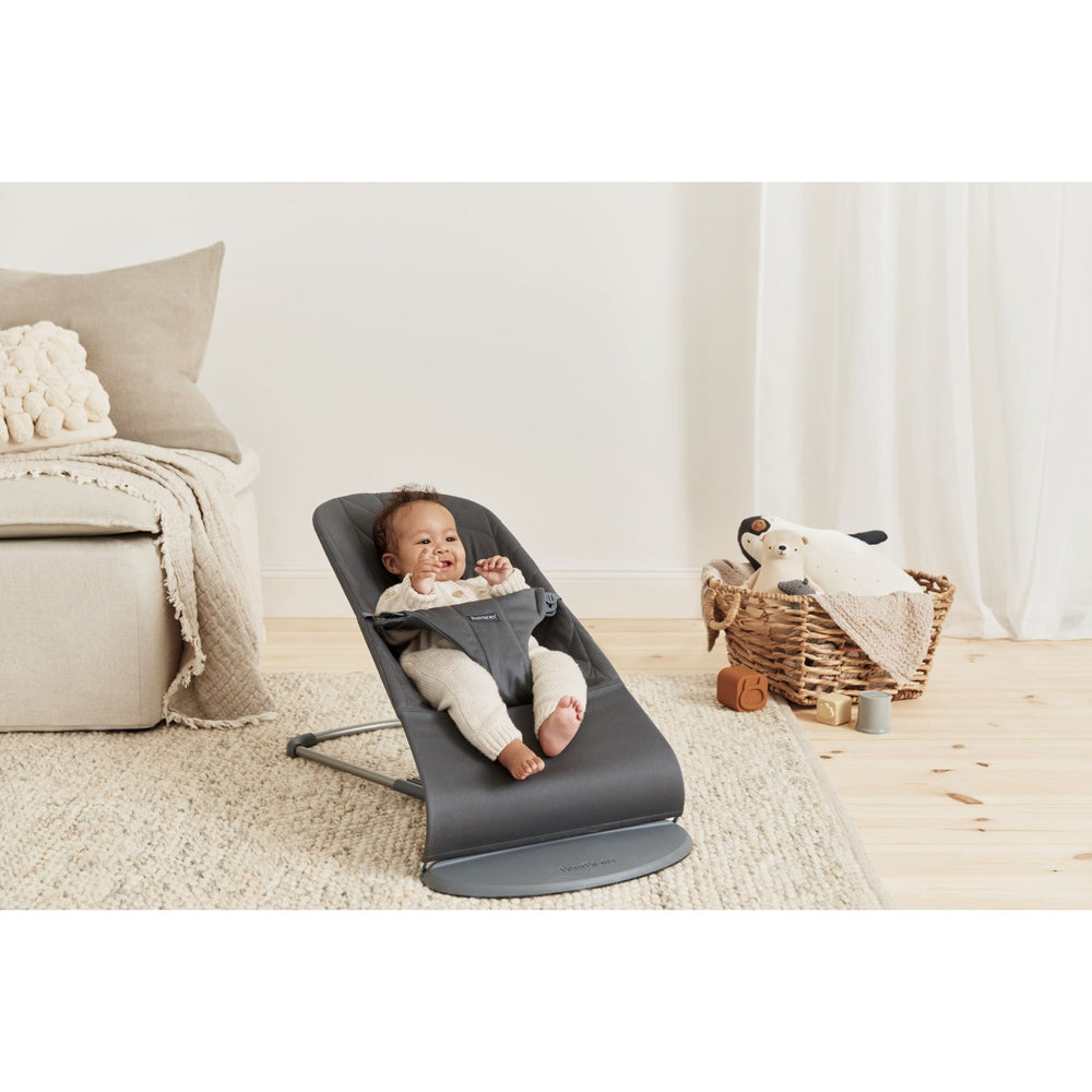 Køb BabyBjörn Anthracite Grey Skråstol Bliss - Vævet, Blomsterbladsquilt