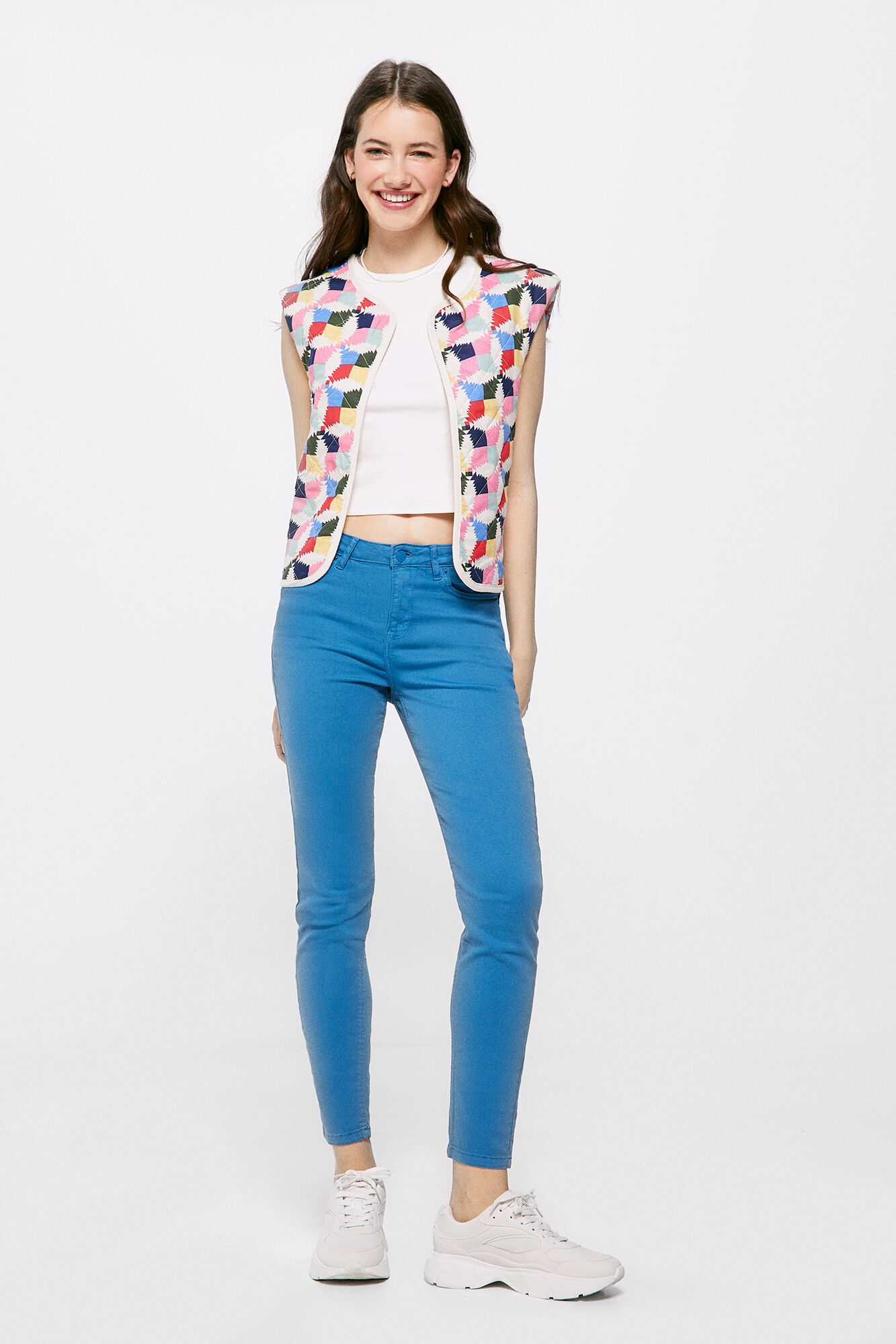 Calça jeans cropped slim tingida ecologicamente - azul médio