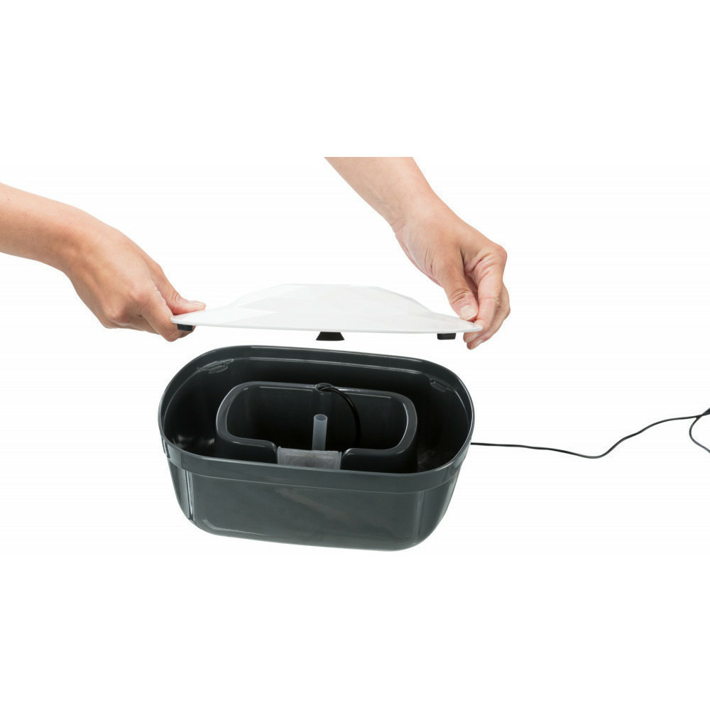 Fontaine d'eau polygon pour chien ou chat 2.5 litres