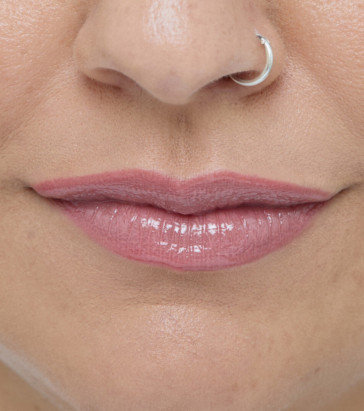 Revolution - Delineador labial Pout Liner - Doll Cool Nude