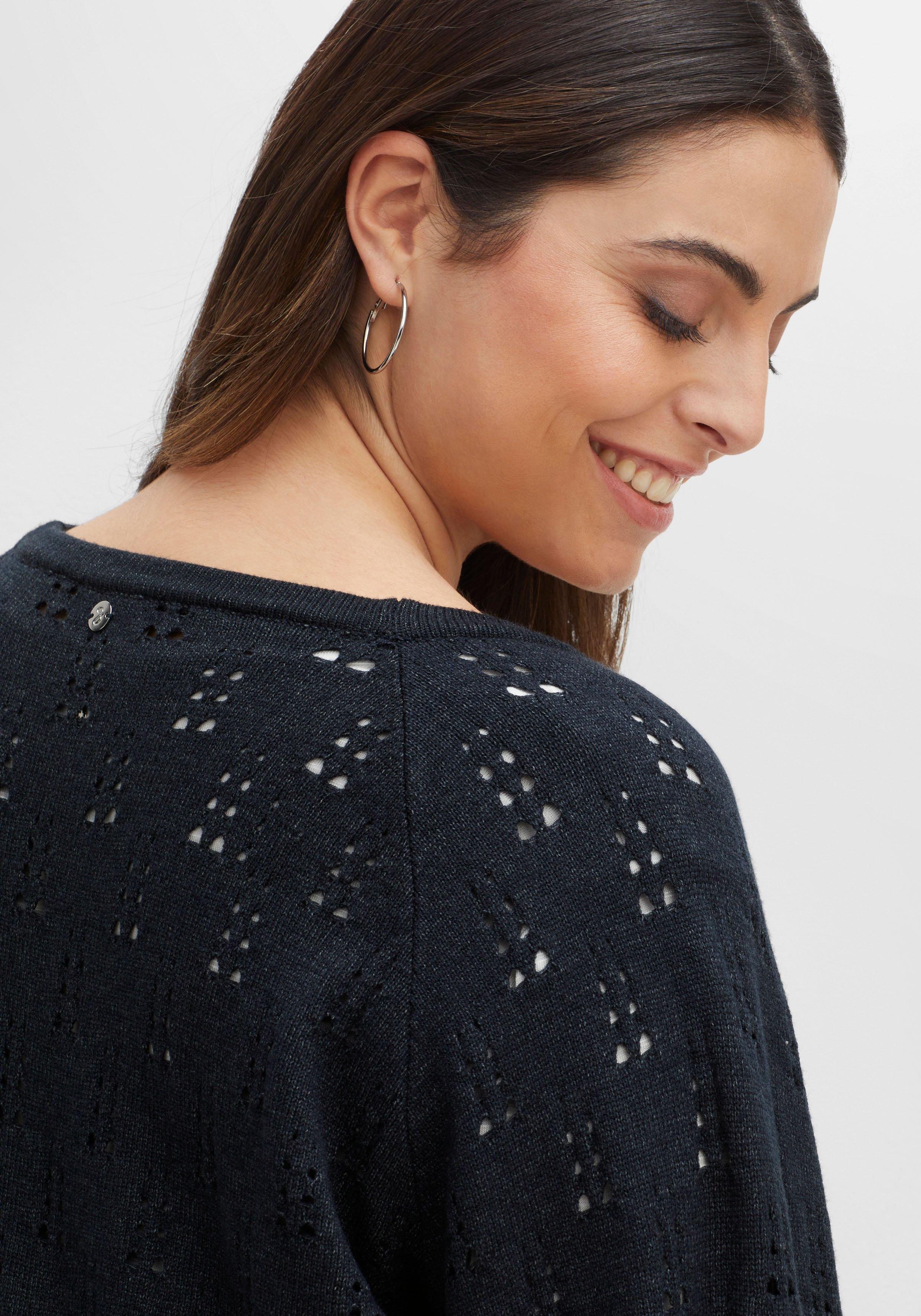Strickjacke im Ajourmuster, mit weiten Ärmeln