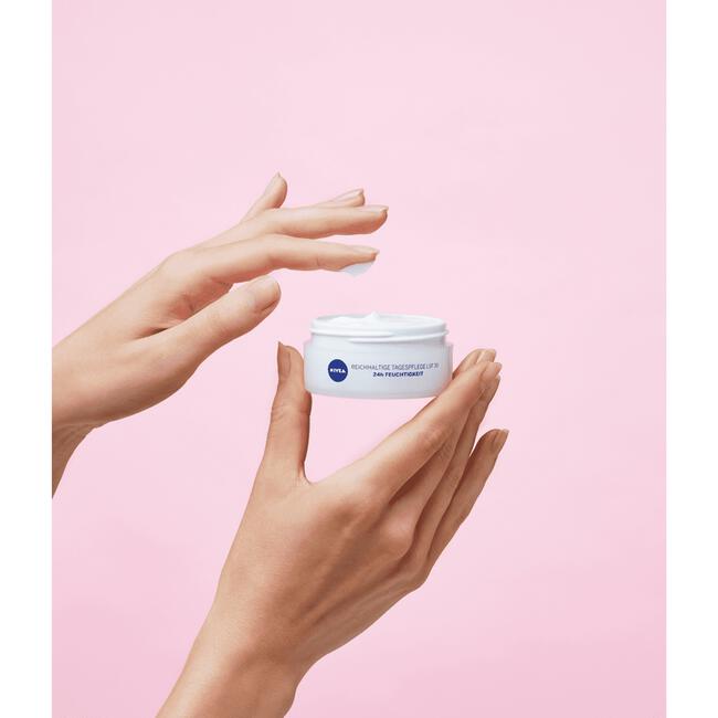 NIVEA Essentials +24h Voedende Dagcrème SPF30 50 ML