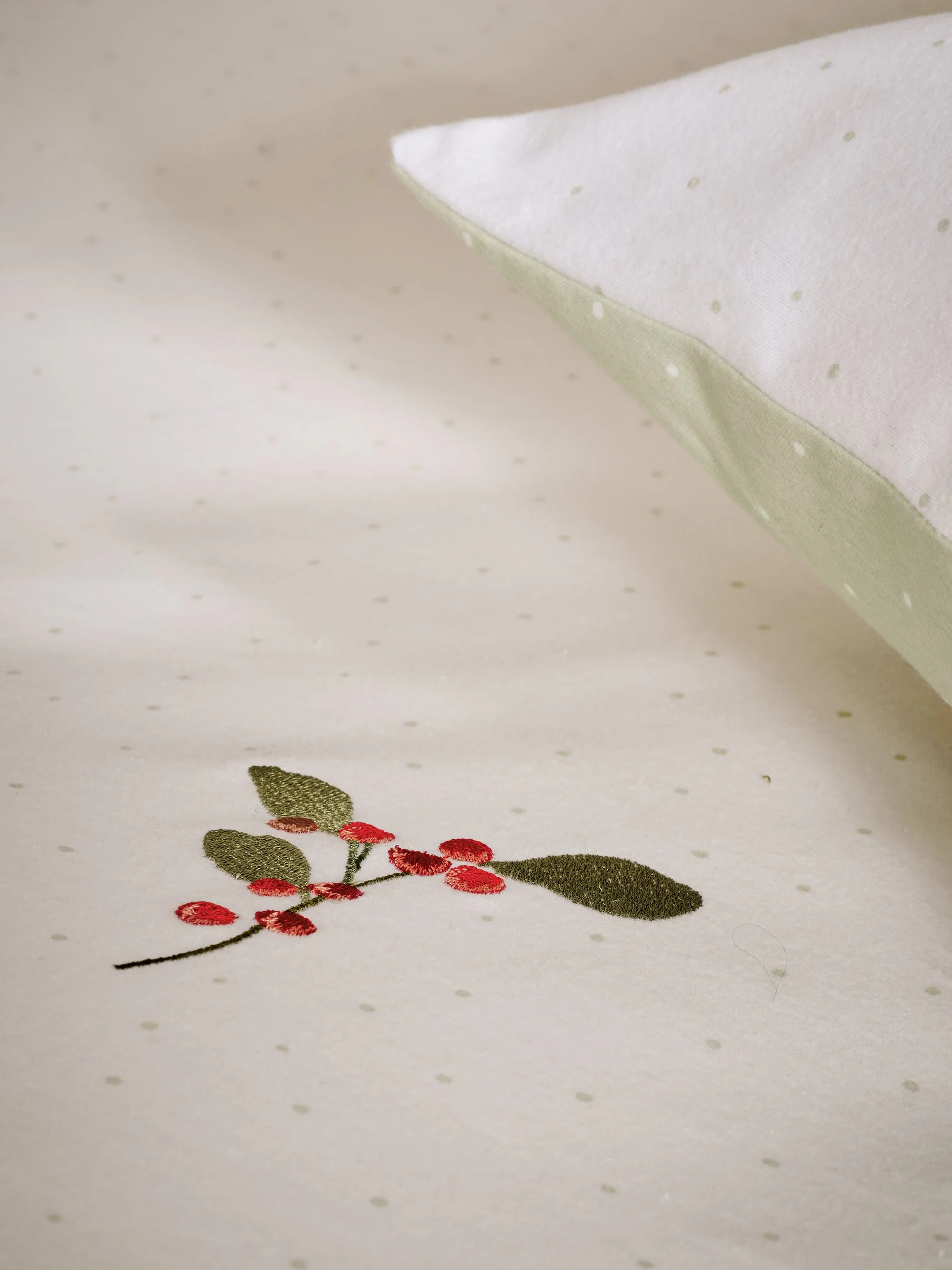 Supersoft 100% Brushed Cotton Christmas Embroidery Duvet Cover and Pillowcase Set