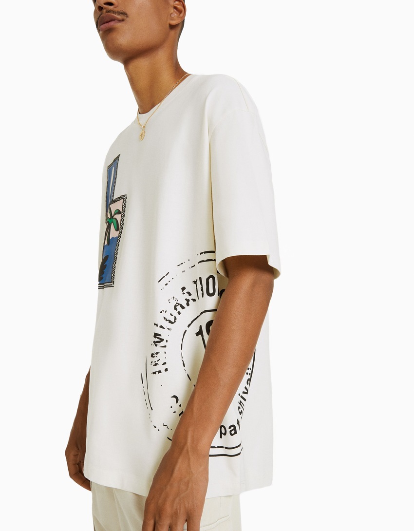 Camiseta de manga curta com estampa e modelagem quadrada