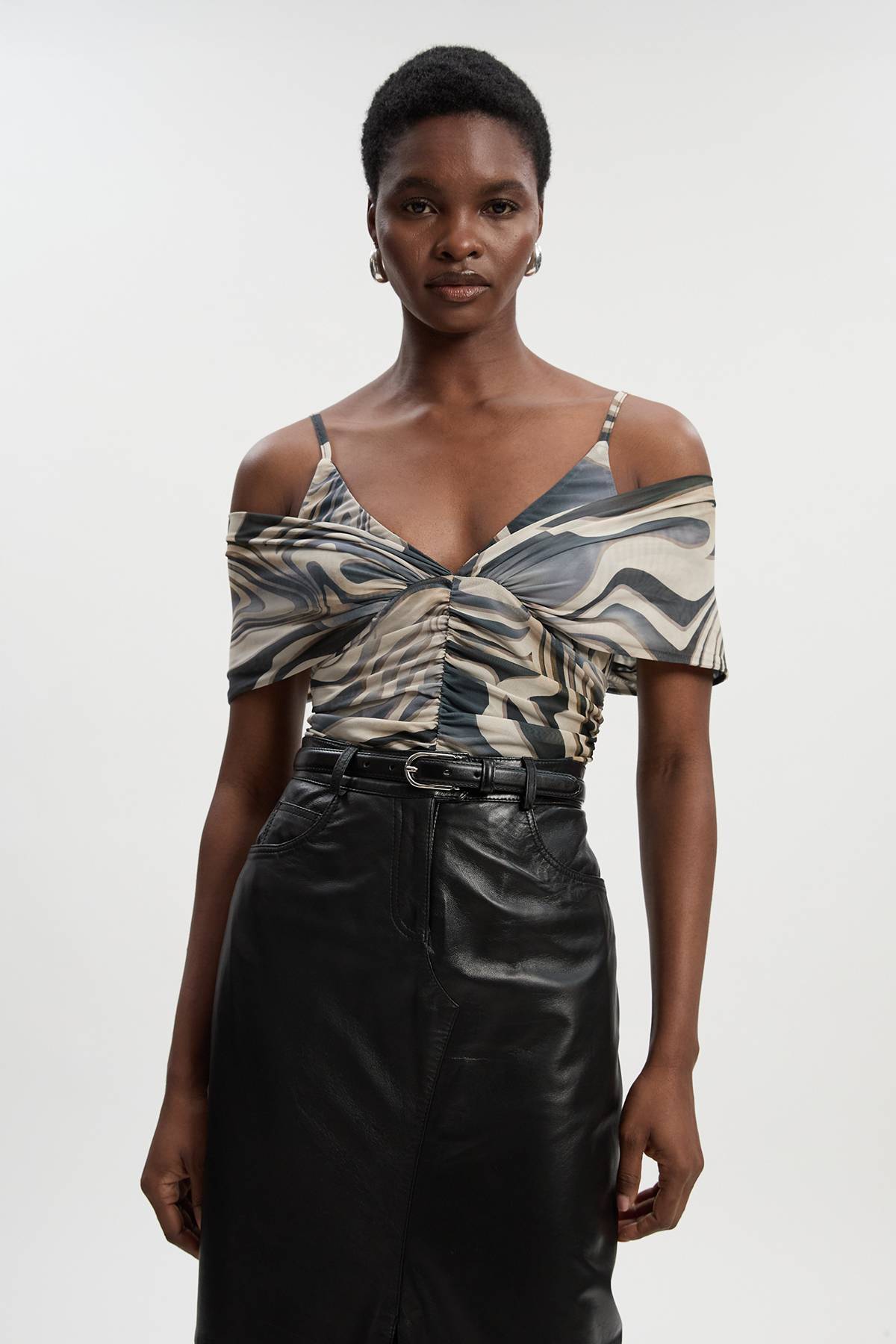 KarenMillen Body en Maille Imprimé Marbre à Décolleté Plongeant et Détails Sangles