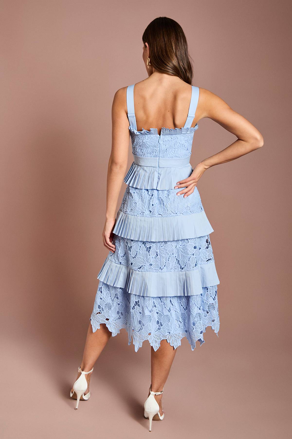 Coast Robe Midi À Bretelles Avec Détails En Dentelle Étagée
