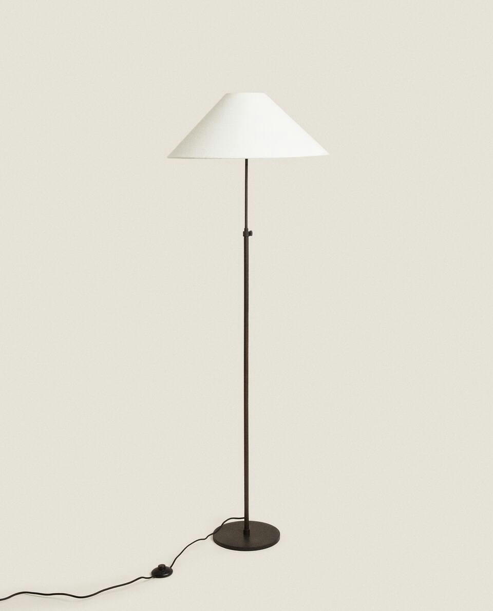 LUMINÁRIA DE CHÃO AJUSTÁVEL COM CÚPULA DE LINHO
