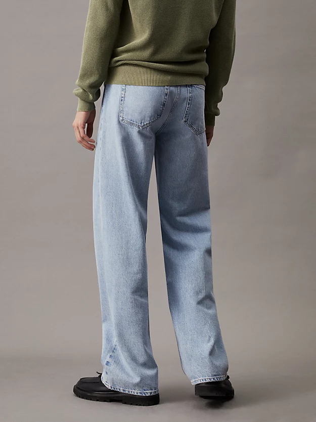 Calça jeans reta e folgada