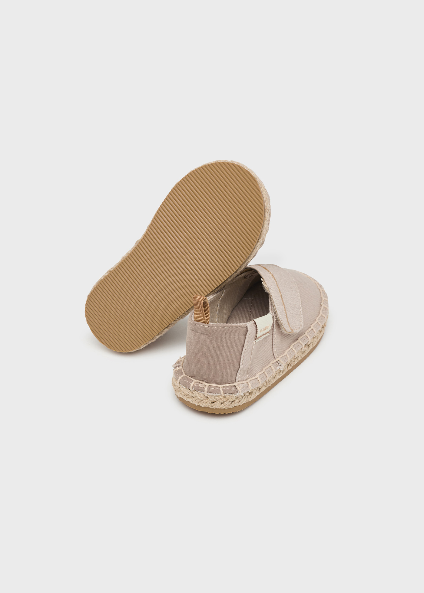 Alpargata infantil com fecho de velcro