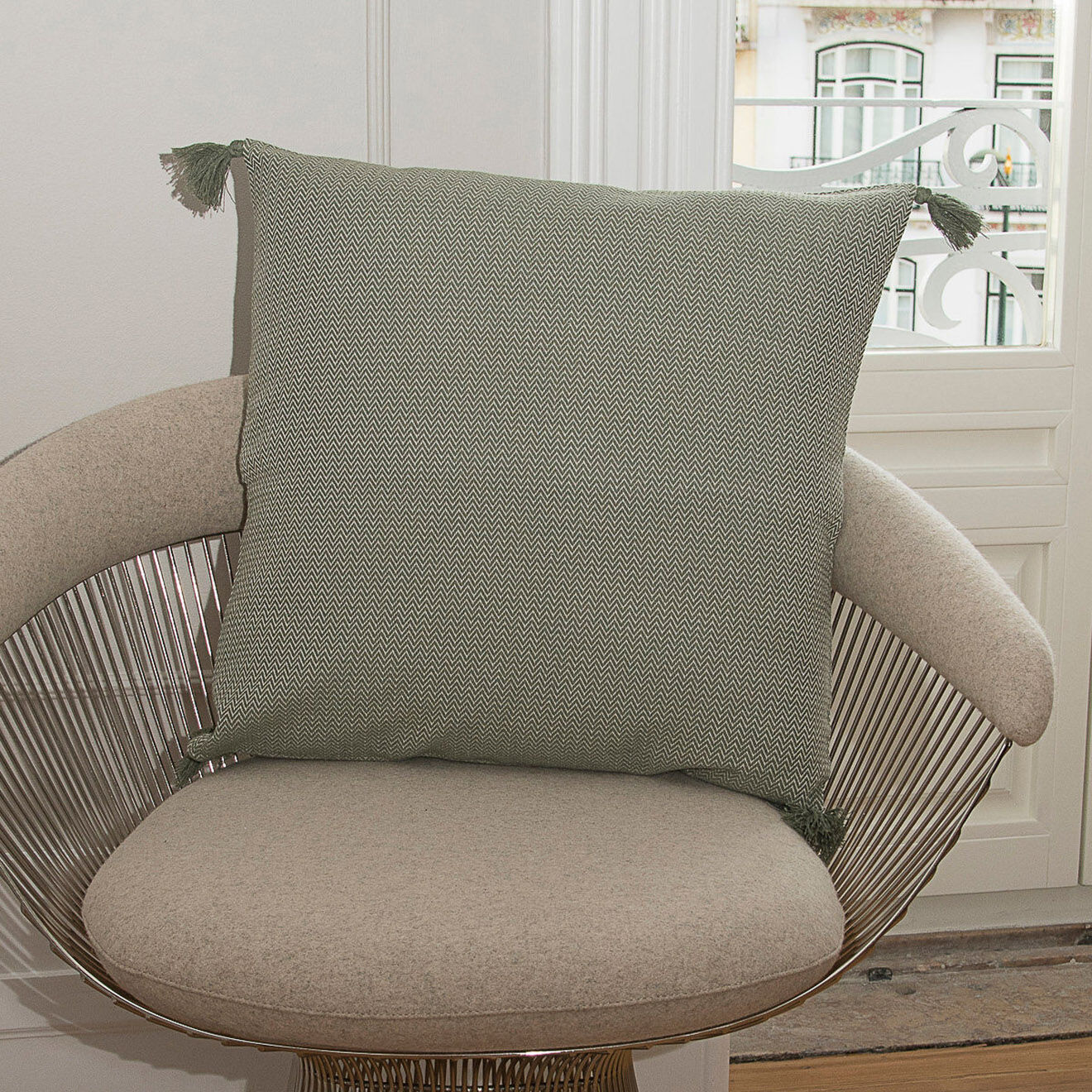 Febronie Housse de coussin à pompons Stockholm verte