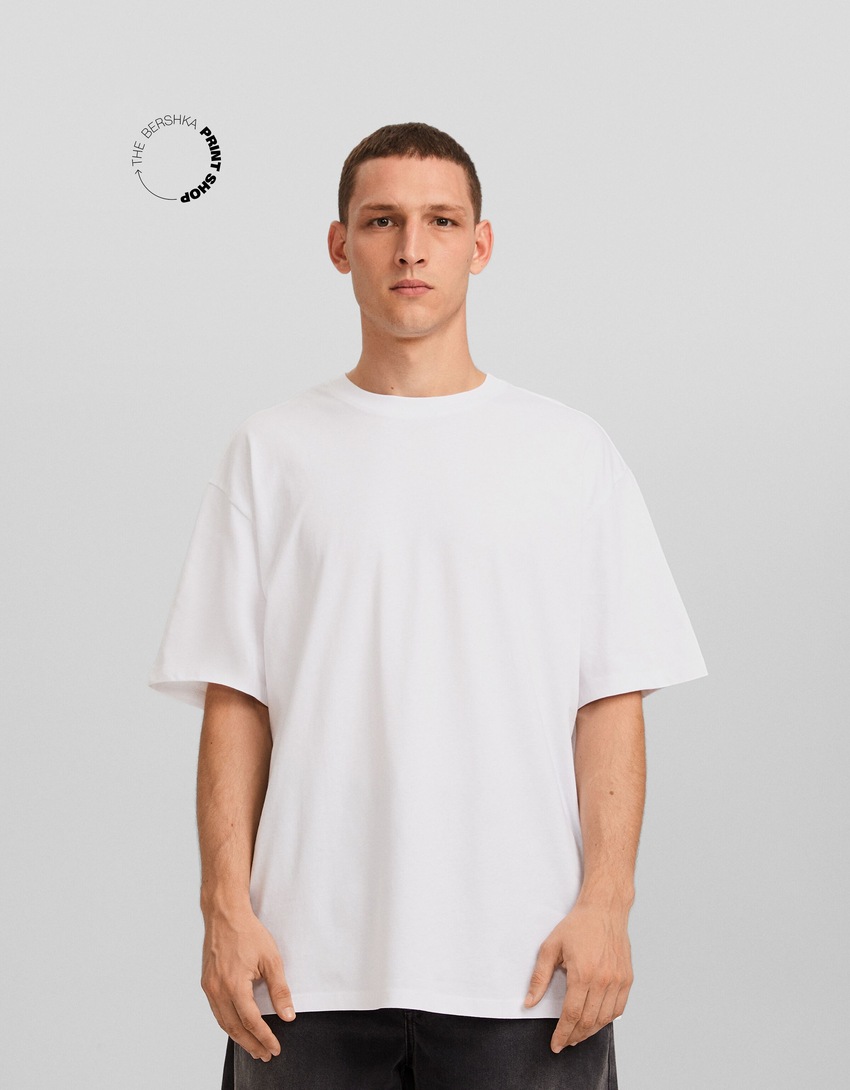 Camiseta de manga curta com modelagem quadrada e estampa do Mickey Mouse.