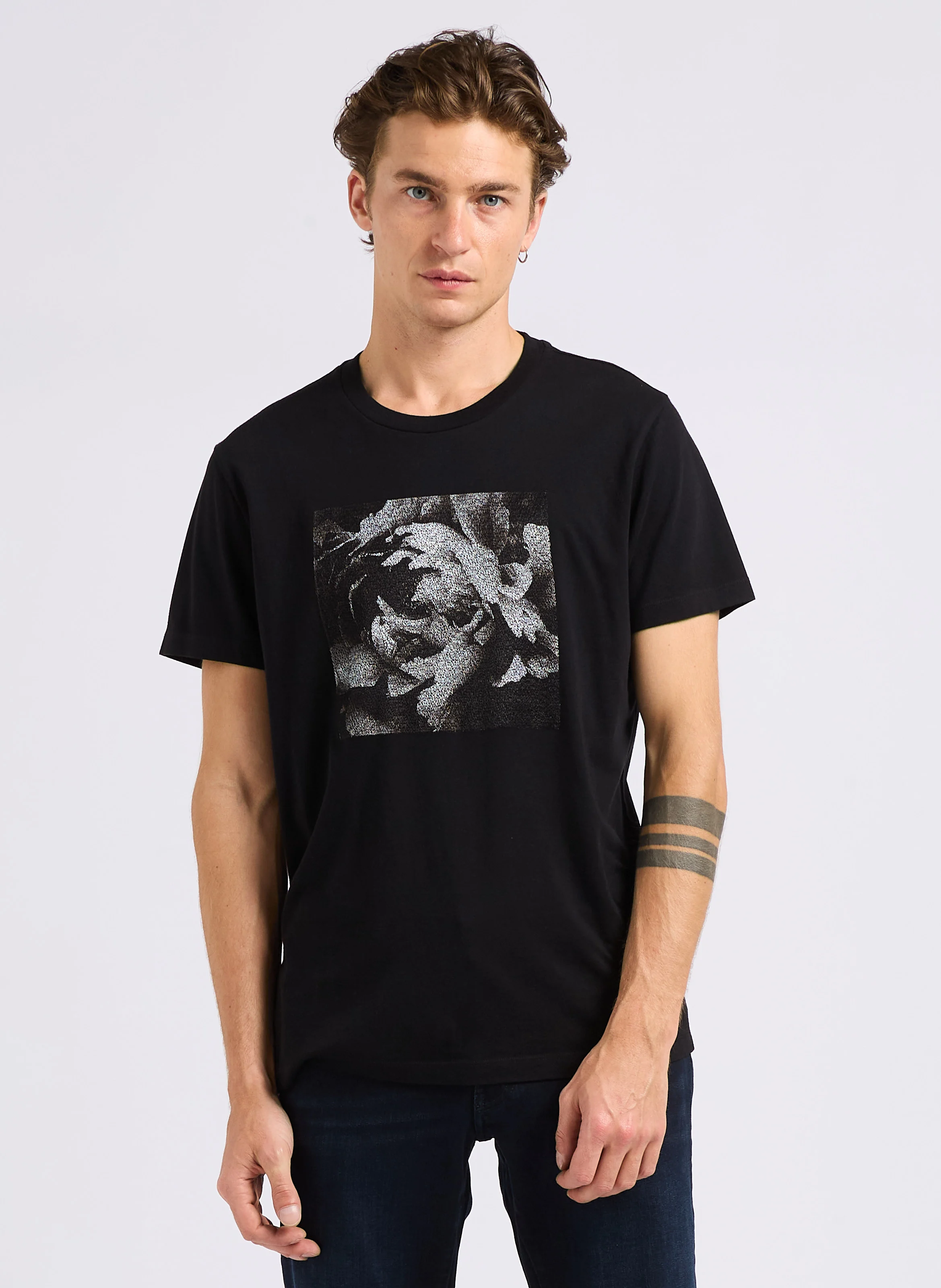 Tee-shirt droit col rond en coton brodé | Noir