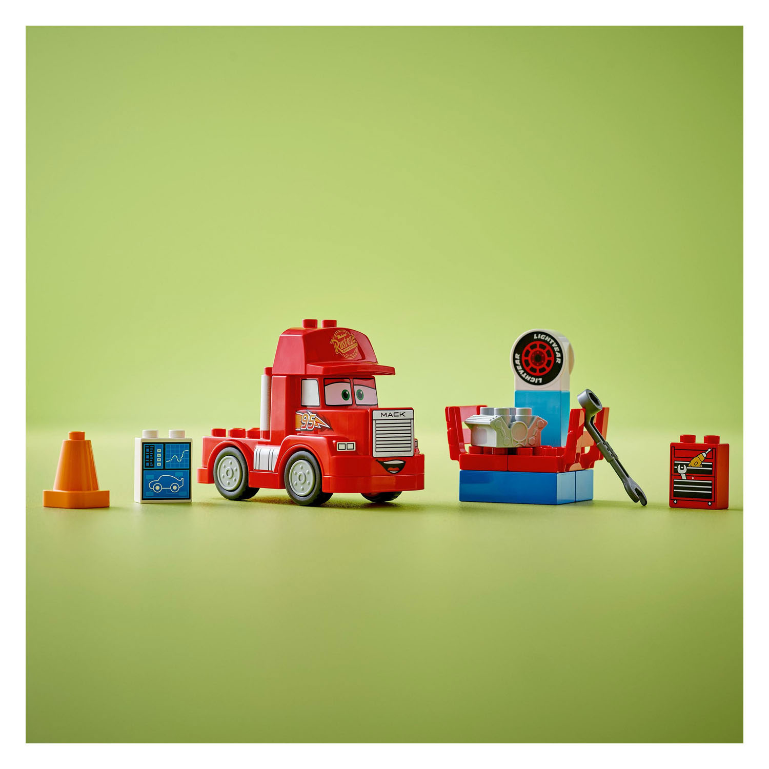 LEGO DUPLO 10417 Mack bij de Race