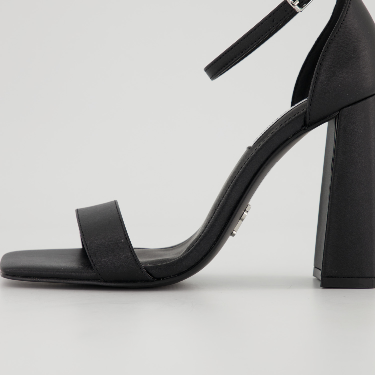 Steve Madden Airy
