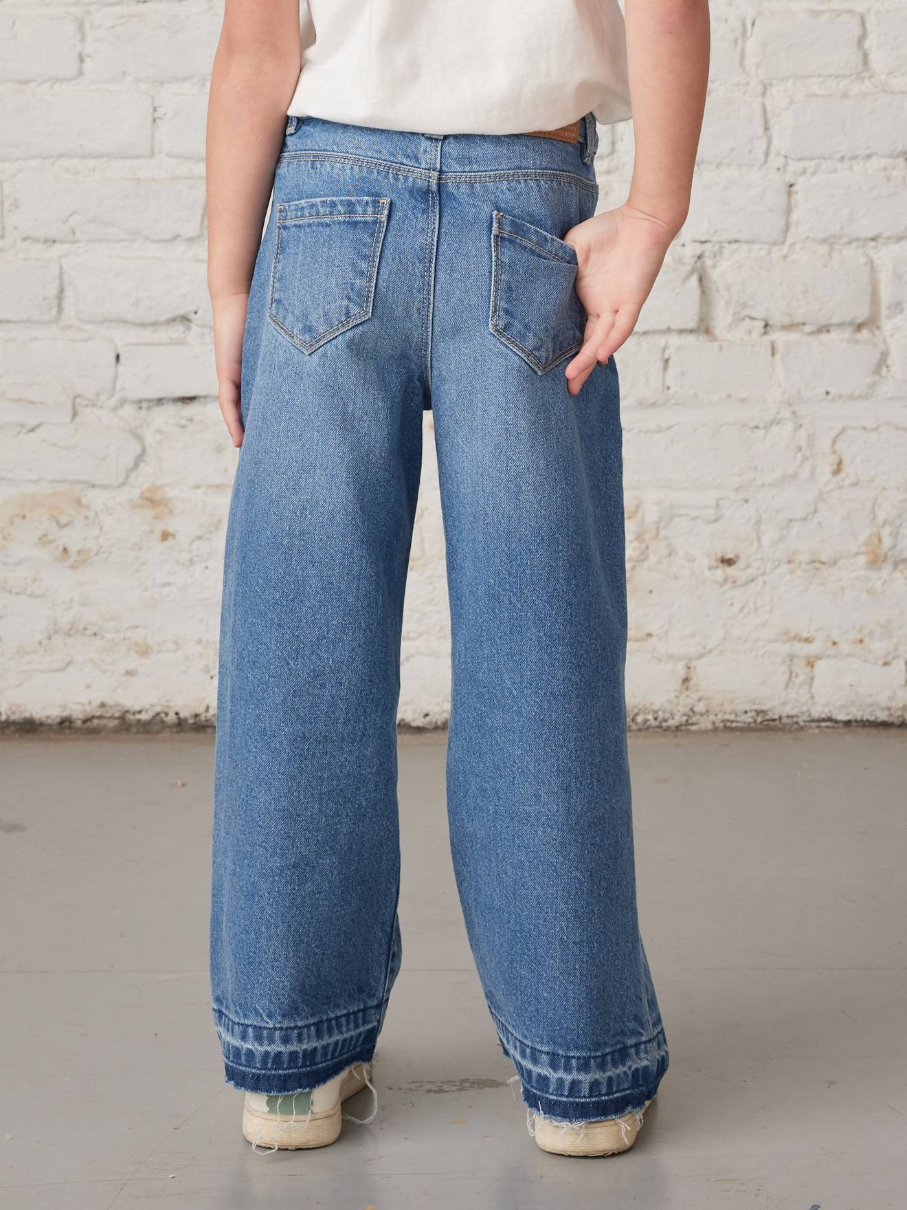 Calça jeans de perna larga com barra desfiada para meninas, jeans azul