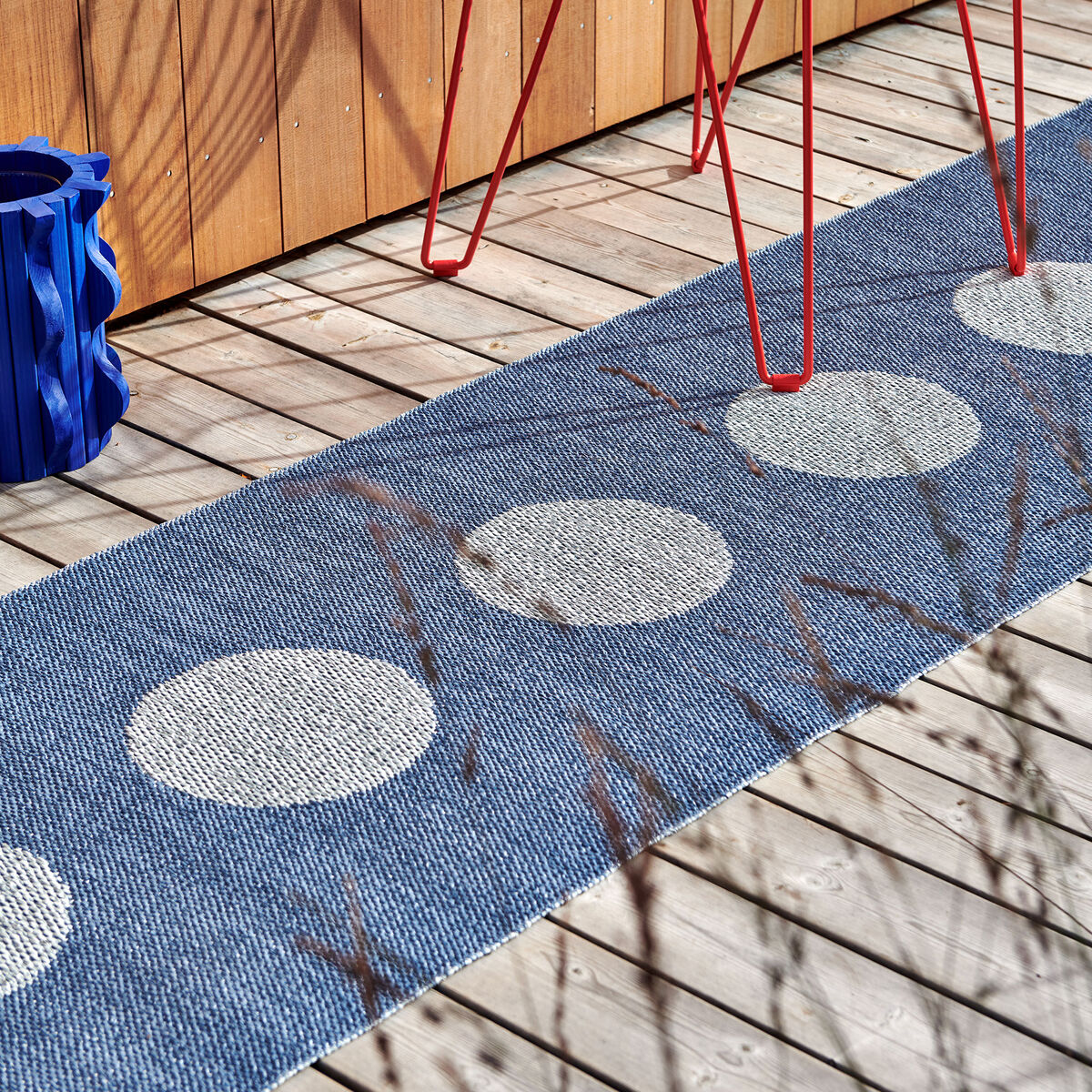 Pappelina Vera Pop teppe 70 × 360 cm, river/blue fog